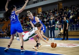 Mariella Fasoula y Laura Gil, en el partido de este martes en Brno.