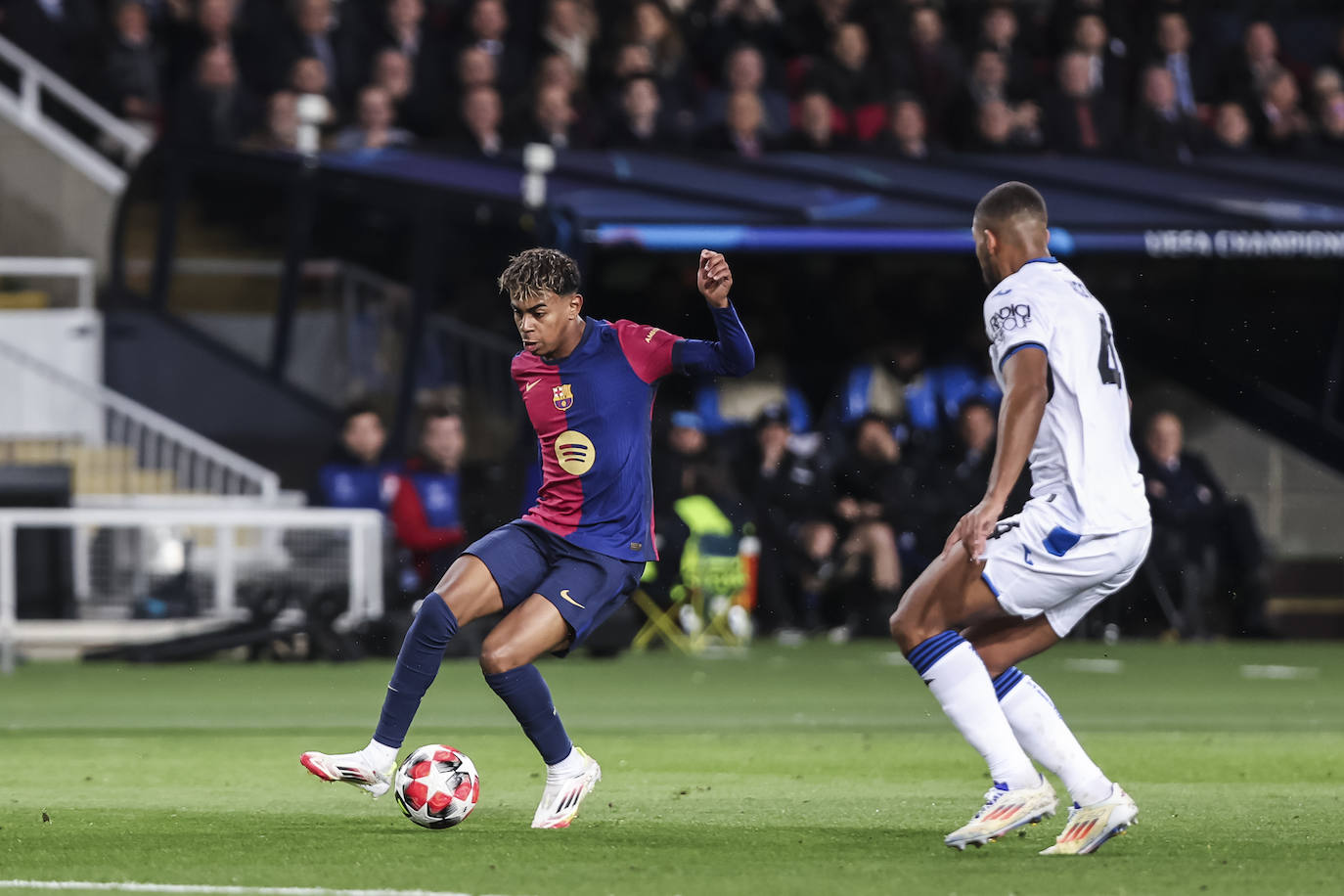 Lamine Yamal, ante el Atalanta.