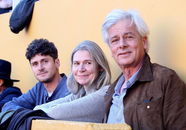 Manuel Criado junto a su madre Rosa de Cabo y su padre Carlos Criado.