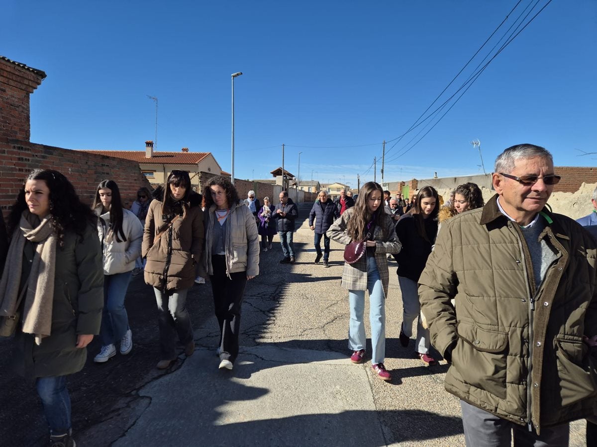 Fiesta de las gargantillas en las ruinas de la ermita de San Blás de Santiago de la Puebla