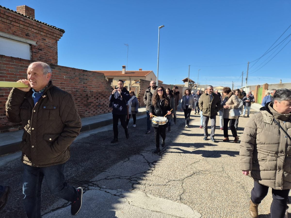 Fiesta de las gargantillas en las ruinas de la ermita de San Blás de Santiago de la Puebla