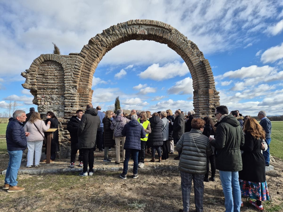 Fiesta de las gargantillas en las ruinas de la ermita de San Blás de Santiago de la Puebla