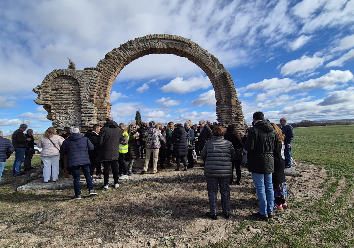 Fiesta de las gargantillas en las ruinas de la ermita de San Blás de Santiago de la Puebla