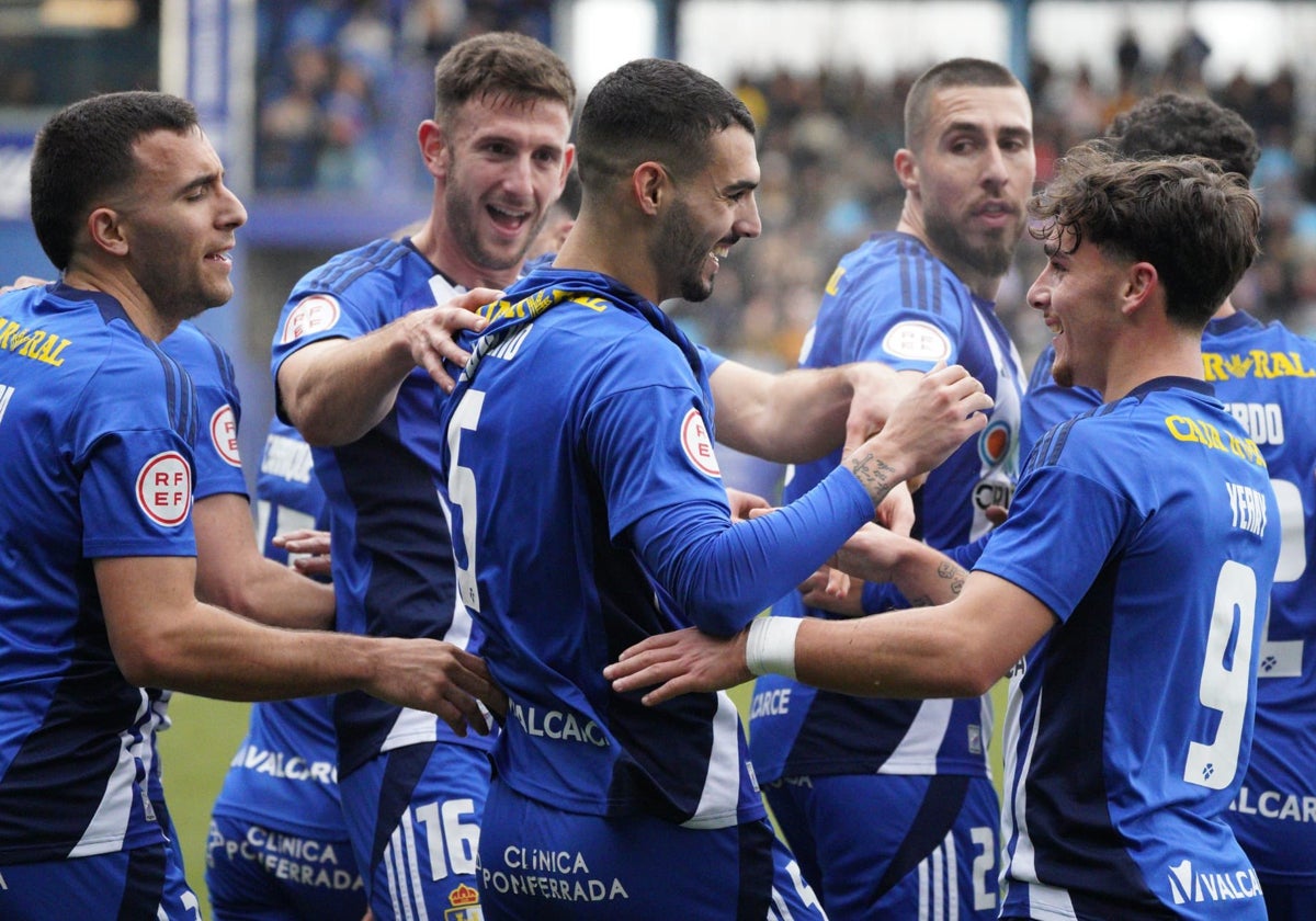 La Ponferradina celebra el tanto de Lancho ante el Andorra en el último partido.