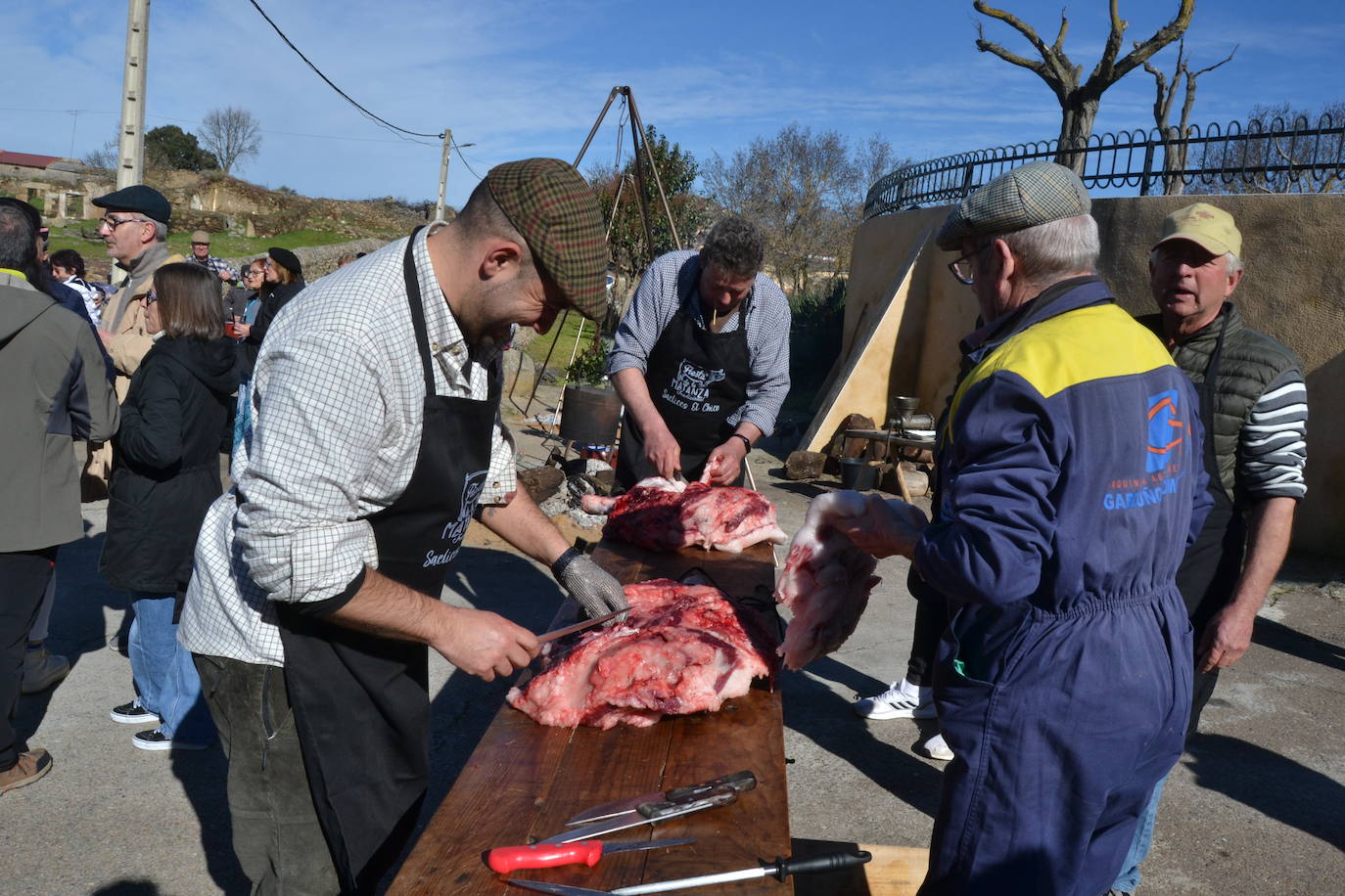 Soleado día de matanza en Saelices el Chico