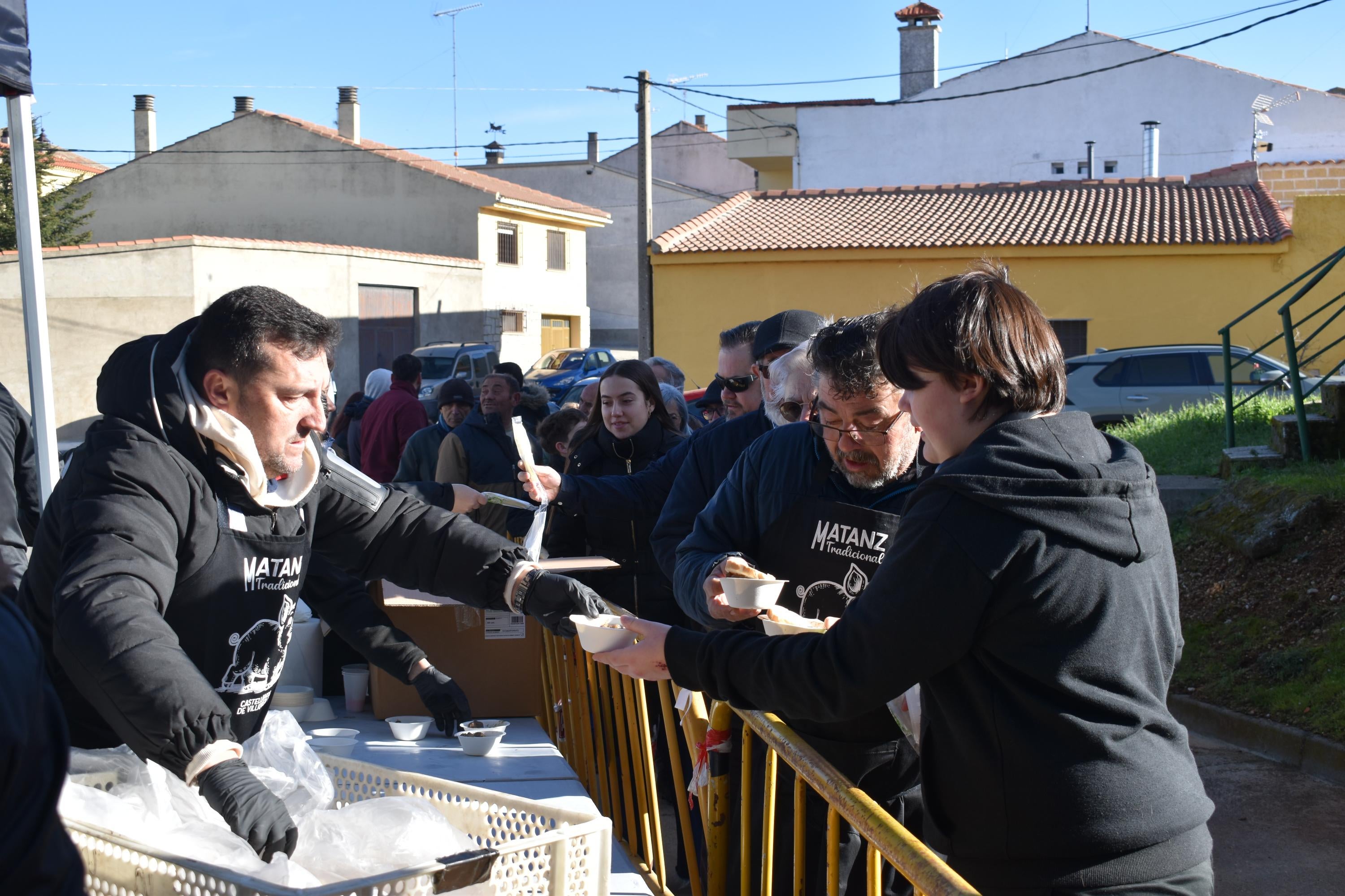 Castellanos de Villiquera estrena fiesta de la matanza con gran éxito