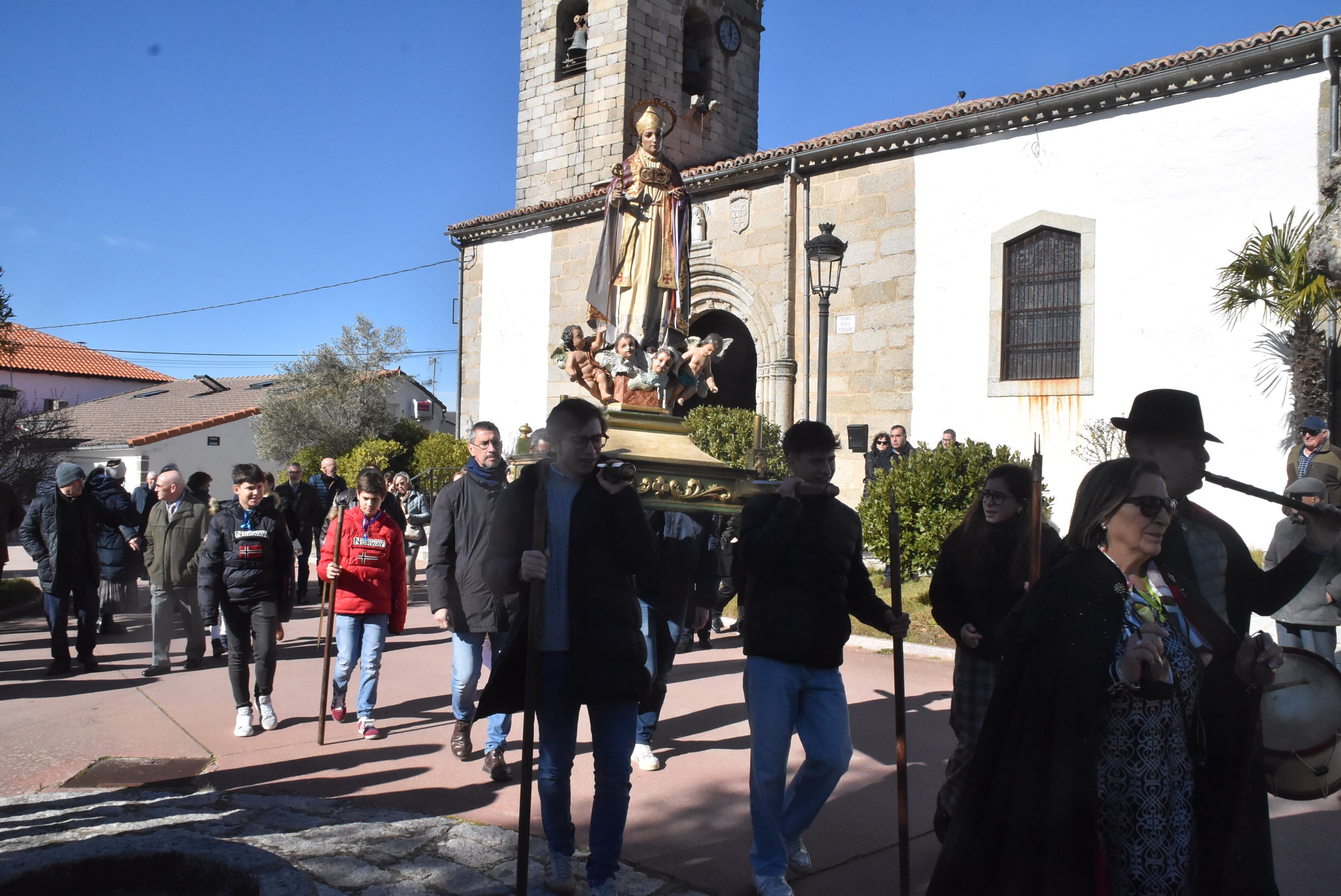 El buen tiempo acompaña a San Blas en su festividad en Fuentes de Béjar