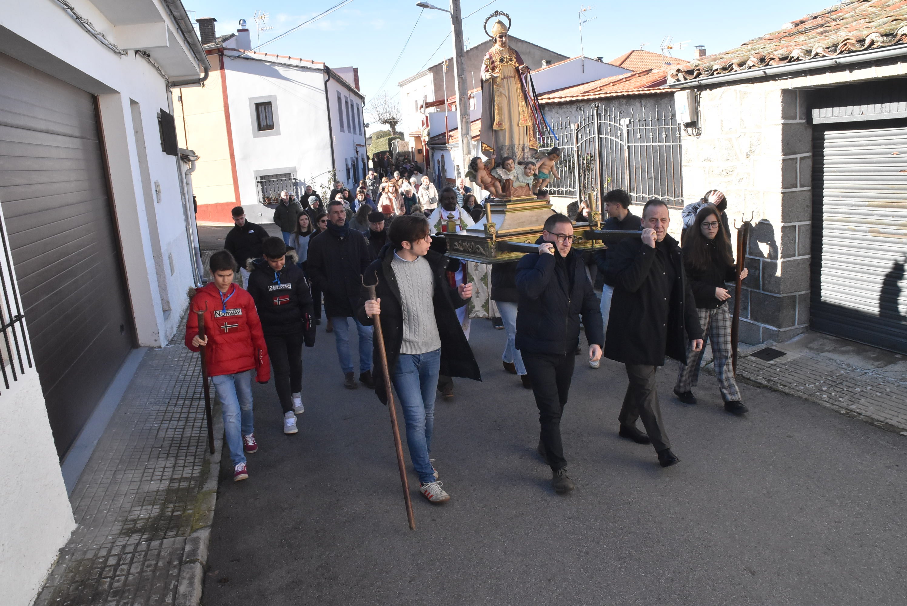 El buen tiempo acompaña a San Blas en su festividad en Fuentes de Béjar