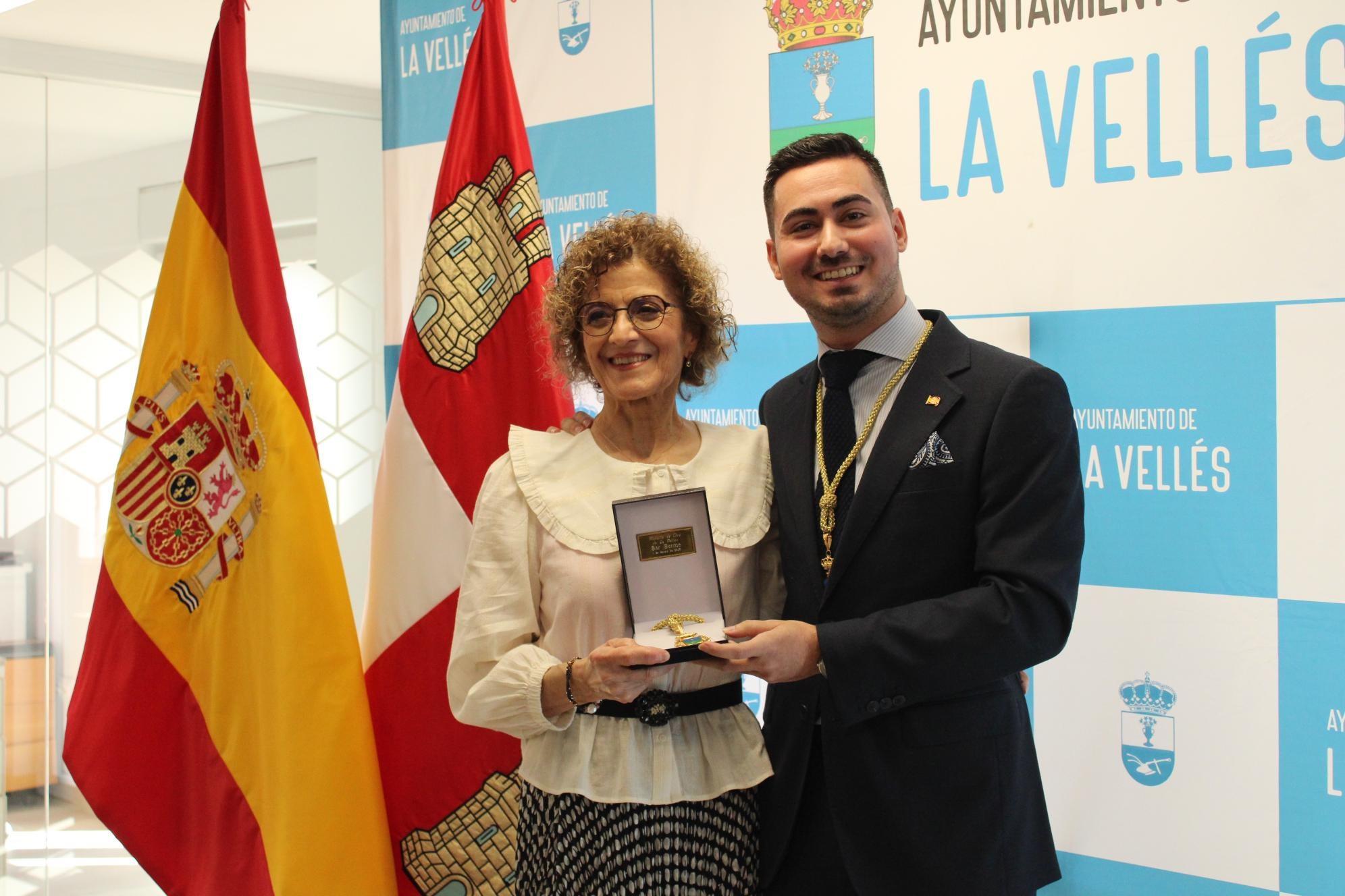 Medalla de Oro de La Vellés para el histórico bar Berme