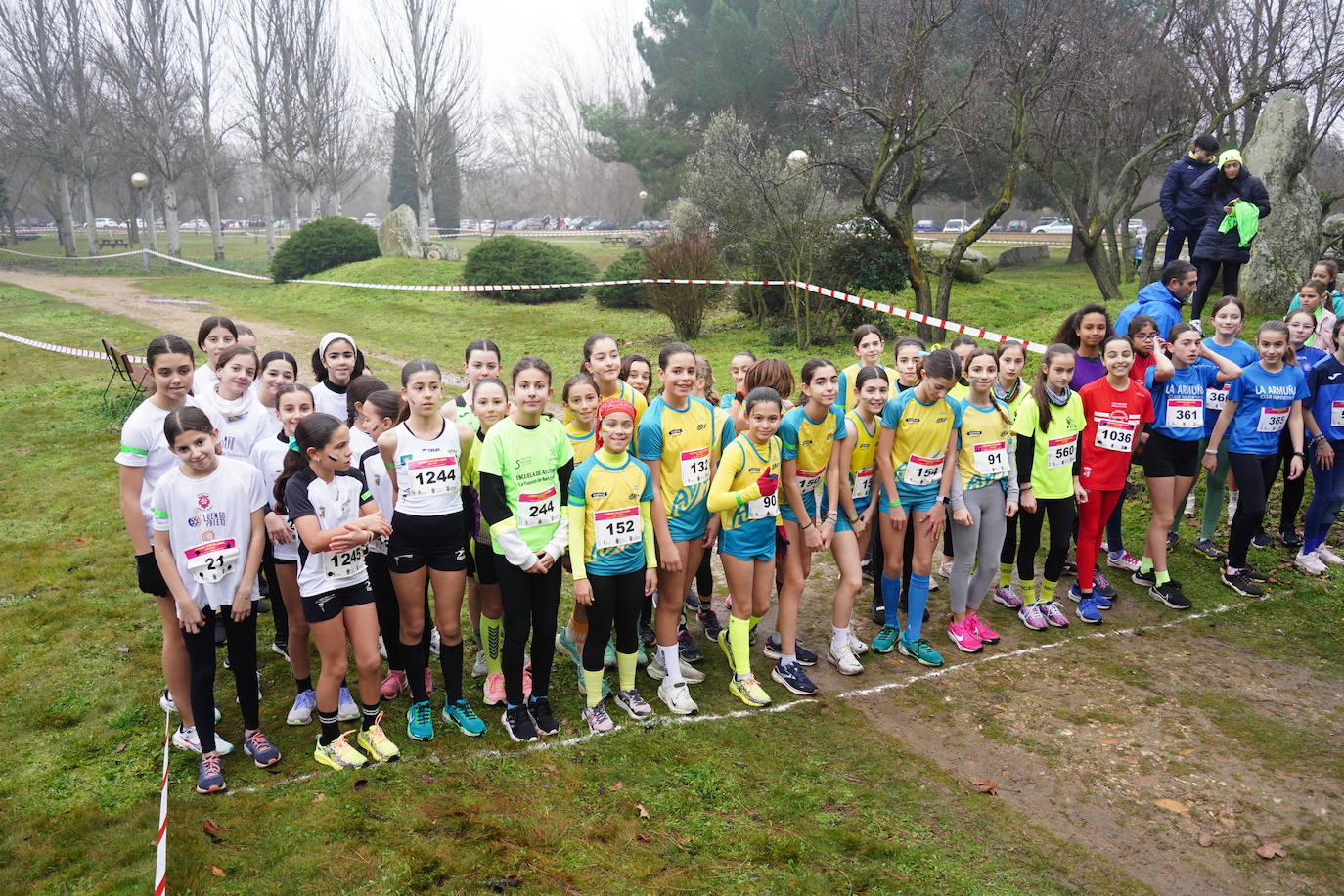 Los escolares de Salamanca desafían a la lluvia y el frío en La Aldehuela