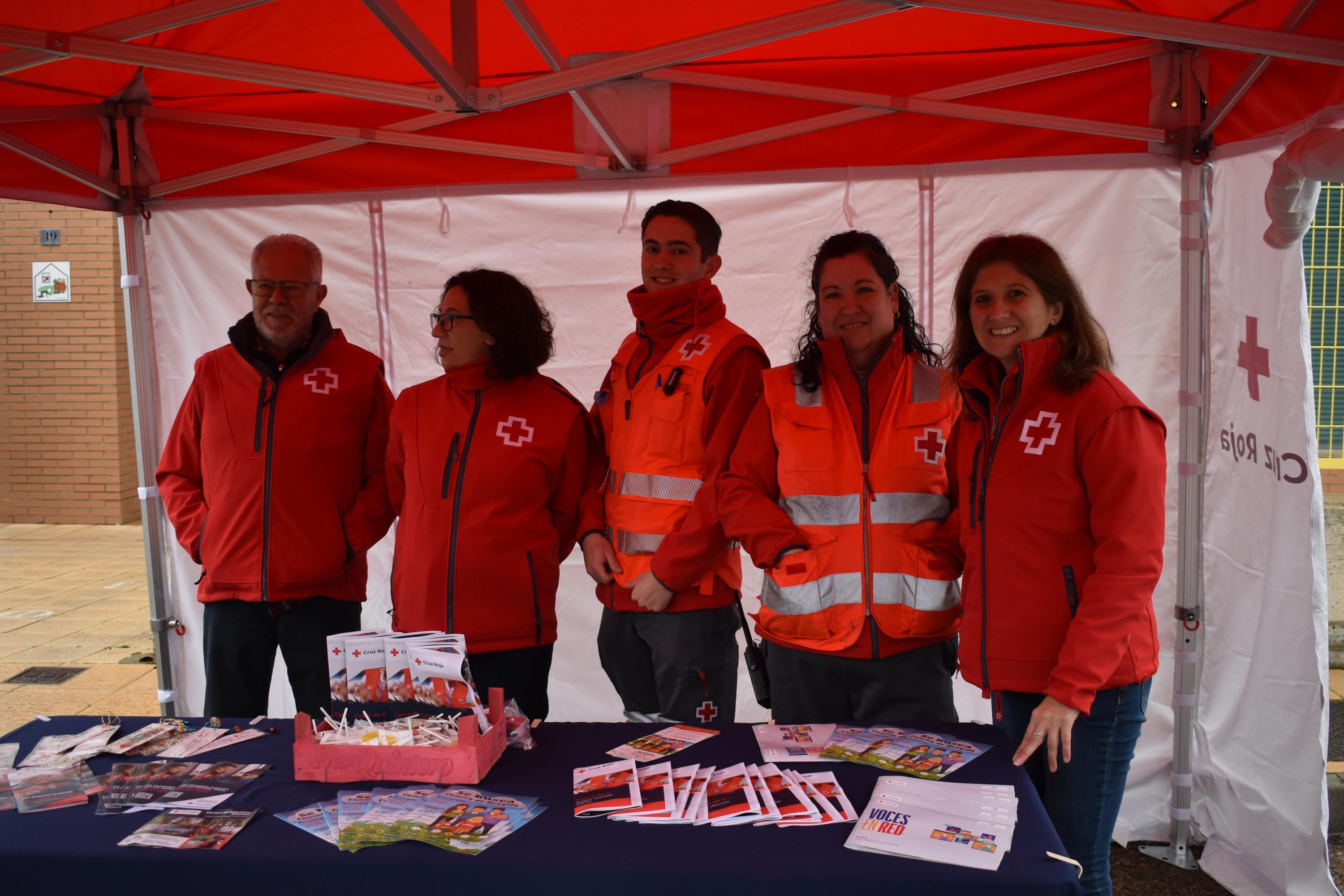 Kilómetros solidarios bajo la lluvia en Carbajosa de la Sagrada a favor de los afectados por la DANA