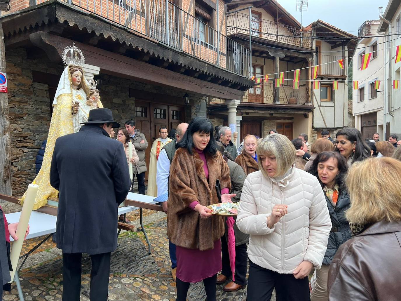 Valero despide sus fiestas con el día de Las Candelas
