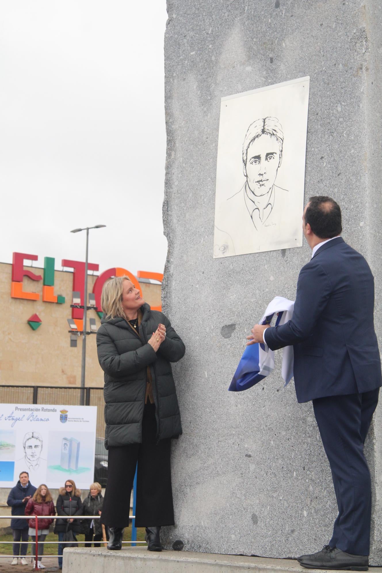Mari Mar Blanco reivindica la "memoria de las víctimas de ETA" en el estreno de la escultura de su hermano en Santa Marta