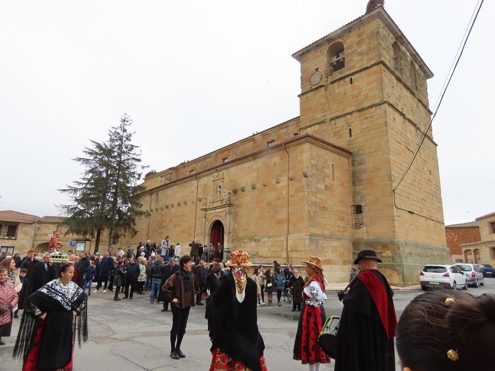 Babilafuente celebra San Blas con misa y bailes charros