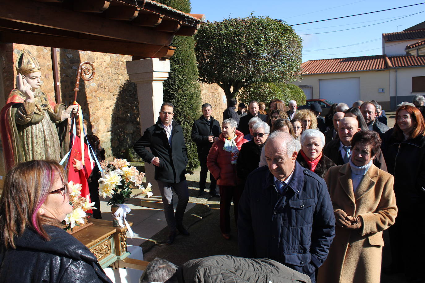 El sol brilla para San Blas en Sepulcro Hilario