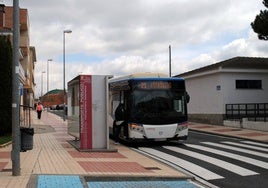 Autobús metropolitano en Carbajosa de la Sagrada.