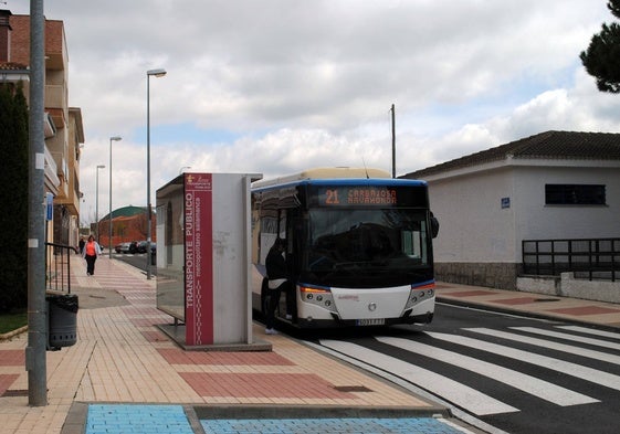 Autobús metropolitano en Carbajosa de la Sagrada.