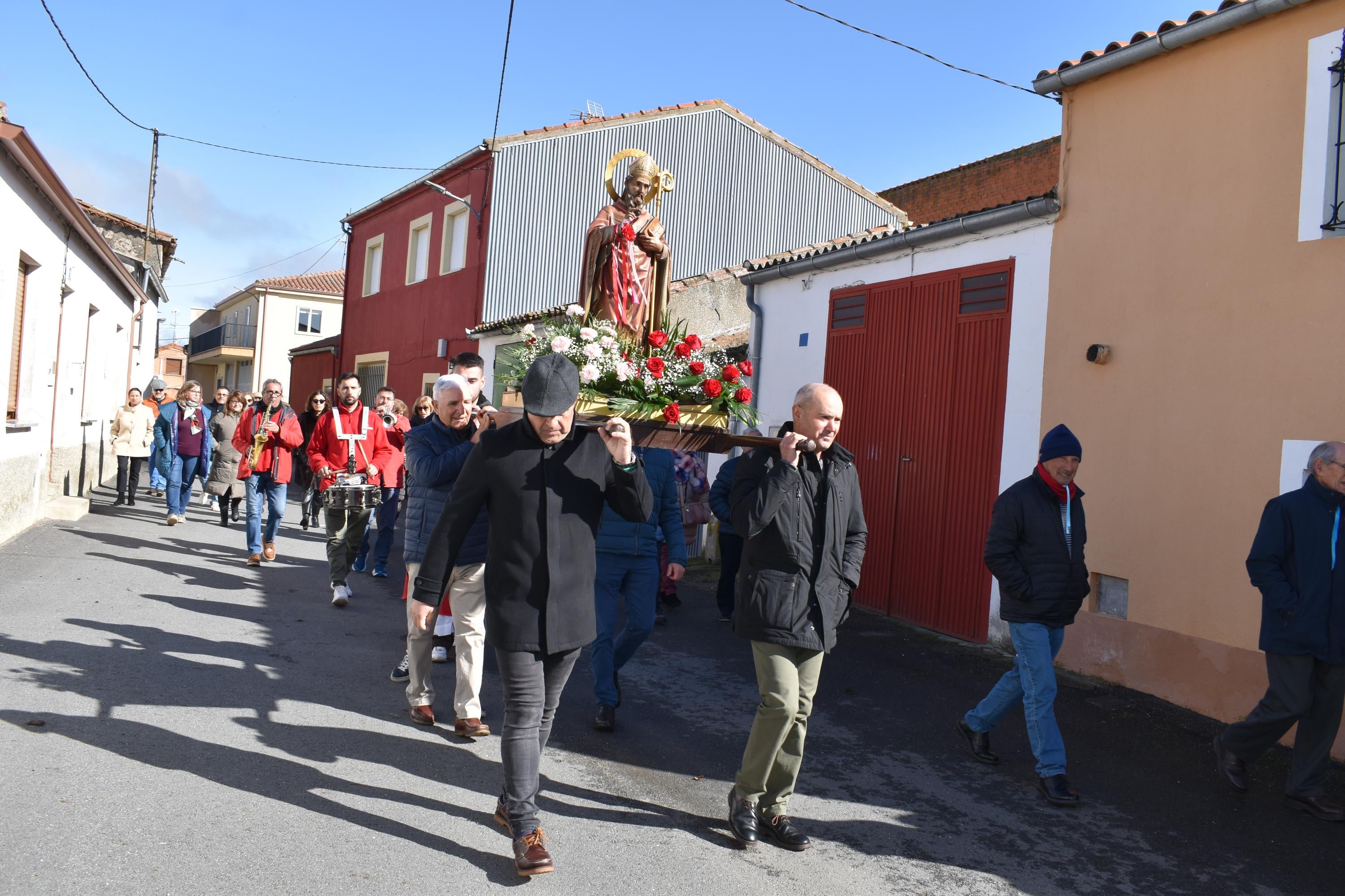 La Maya despide sus fiestas de San Blas con las citas religiosas y una gran comida