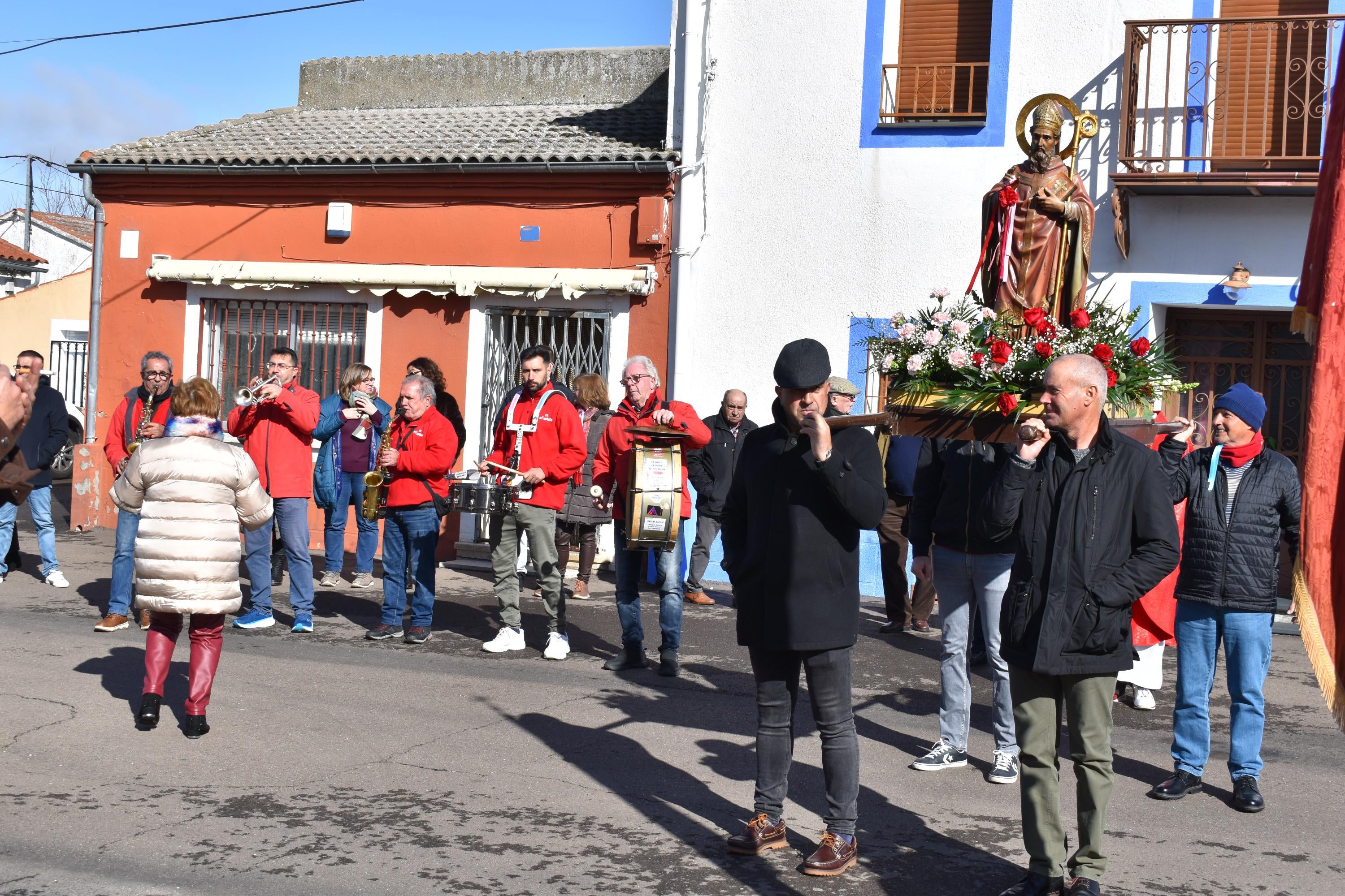 La Maya despide sus fiestas de San Blas con las citas religiosas y una gran comida