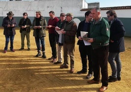 Miembros del Bolsín taurino Mirobrigense en la finca de Juan Manuel Criado