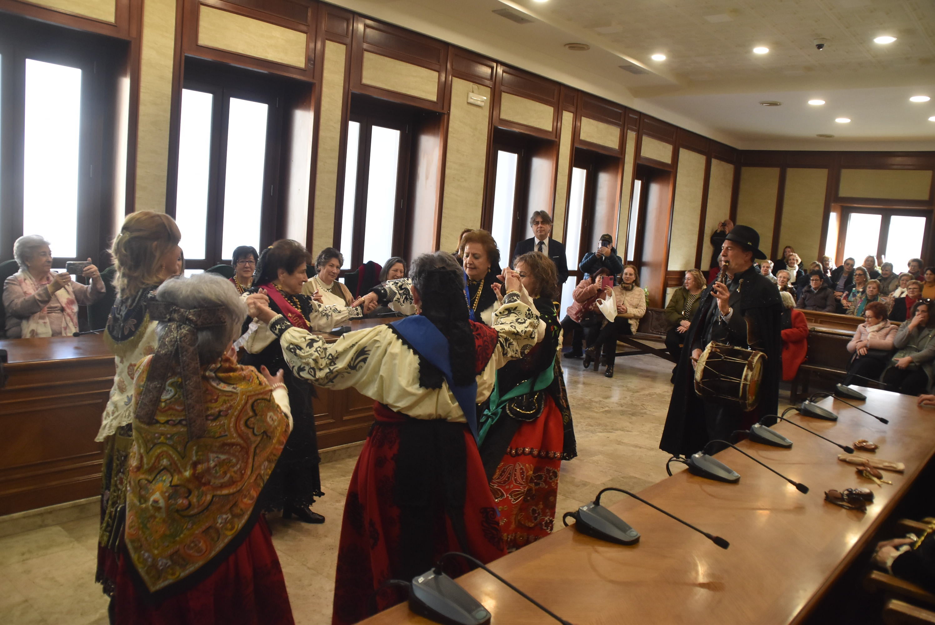 Las águedas de Béjar reclaman talleres textiles para engalanar la ciudad