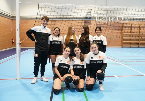 Plantilla juvenil del Lucía de Medrano de voleibol.