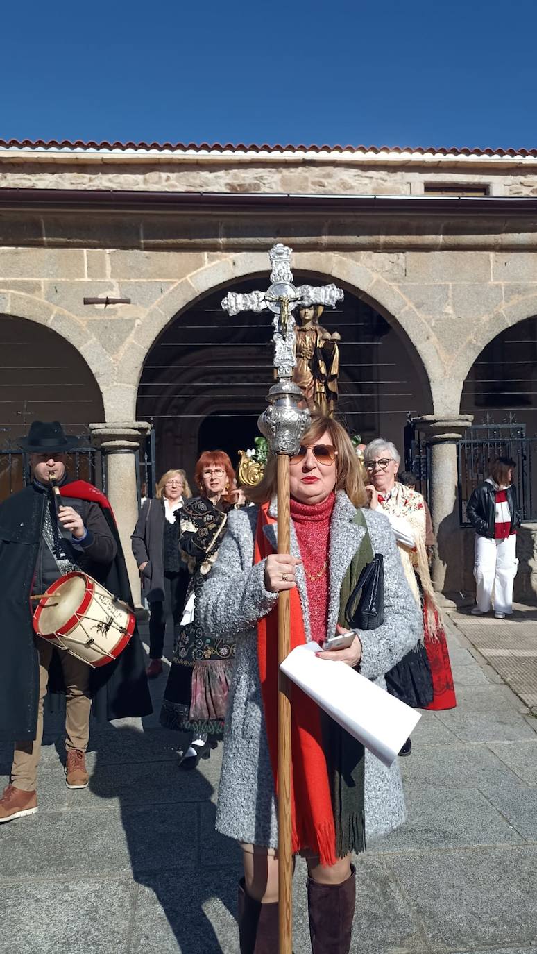 Las mujeres de Cespedosa de Tormes celebran la festividad de Santa Águeda