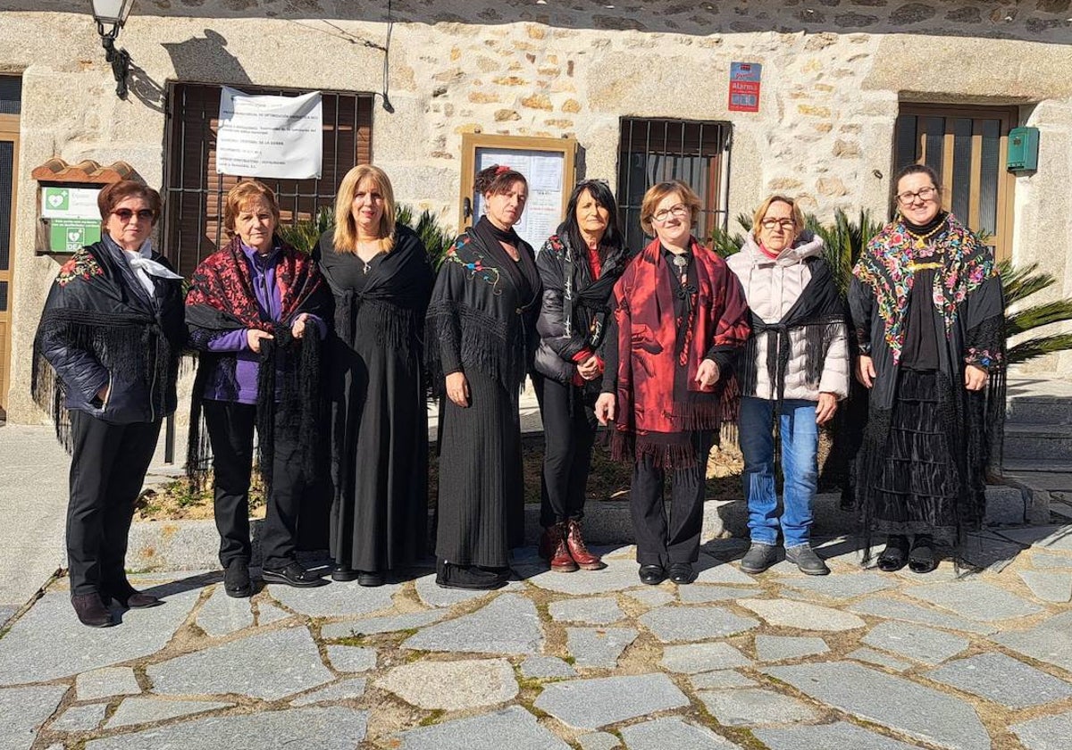 Las mujeres se congregaron para celebrar el día de las águedas.