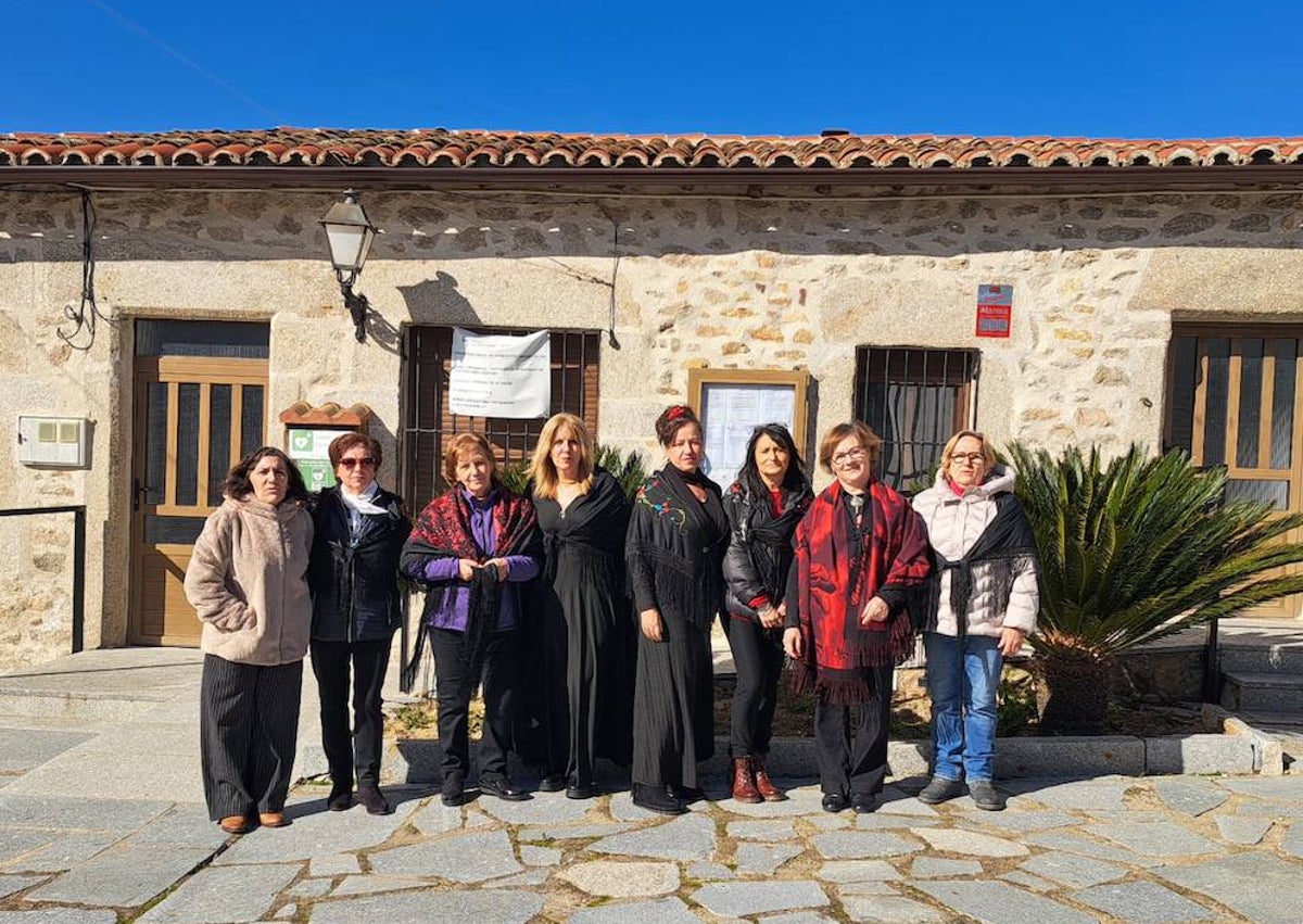 Imagen secundaria 1 - Diferentes momentos de la celebración de las águedas en Cristóbal.