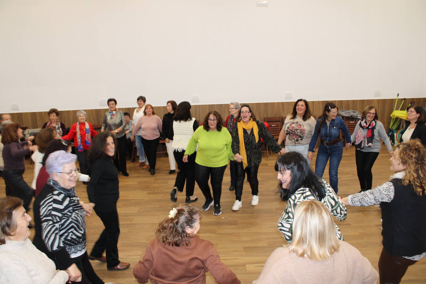 Las mujeres de Santibáñez de Béjar celebran la festividad de Santa Águeda