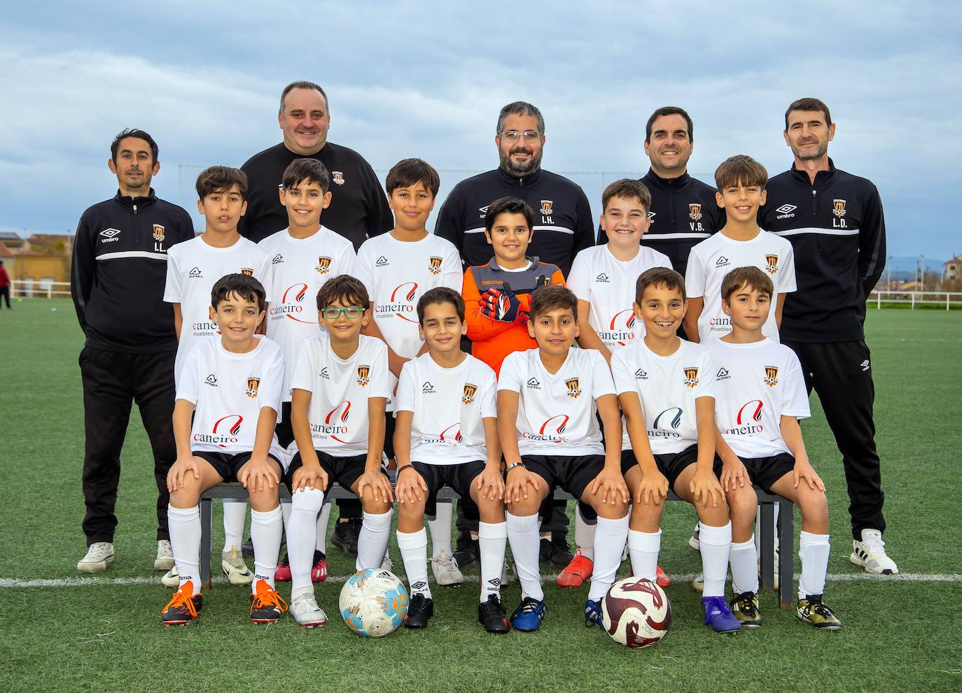 Arriba (de izquierda a derecha): Ioan (delegado), Joaquín (delegado), Iban (delegado), Víctor (entrenador) y Luis (delegado). Medio (de izq. a der.): Hugo, Pablo L., Javier, Marco, Ángel y Leo. Abajo (de izq. a der.): Ander, Pablo G., Manuel G., Ángel David, Pablo I. y Pablo Inacio.