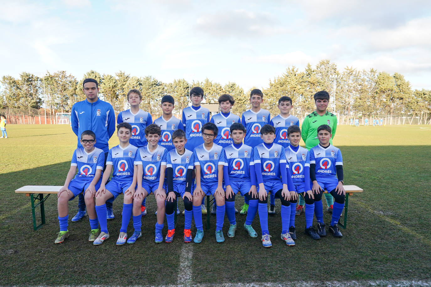 Arriba (de izquierda a derecha): Víctor (entrenador), Nicolás, Prieto, Juan, Óscar, Christian, Héctor y Raúl. Abajo (de izquierda a derecha): Aimar, Alejandro, Lucas, Eric, Jesús, Mario, Rubén, Leiva y López.