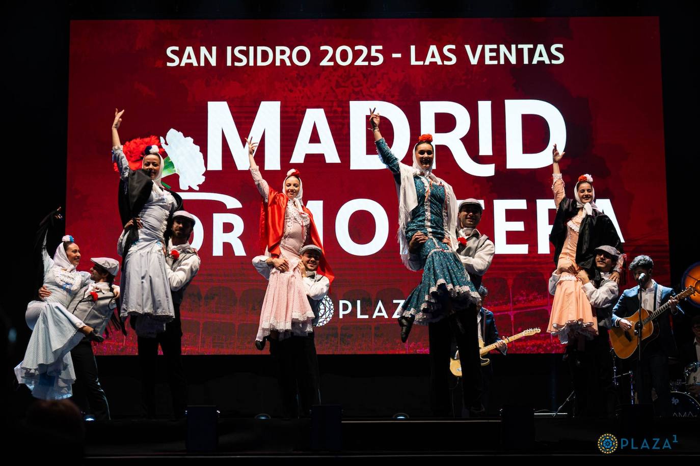 Salmantinos en la pasarela de estrellas de la gala de San Isidro 2025 en la primera plaza del mundo