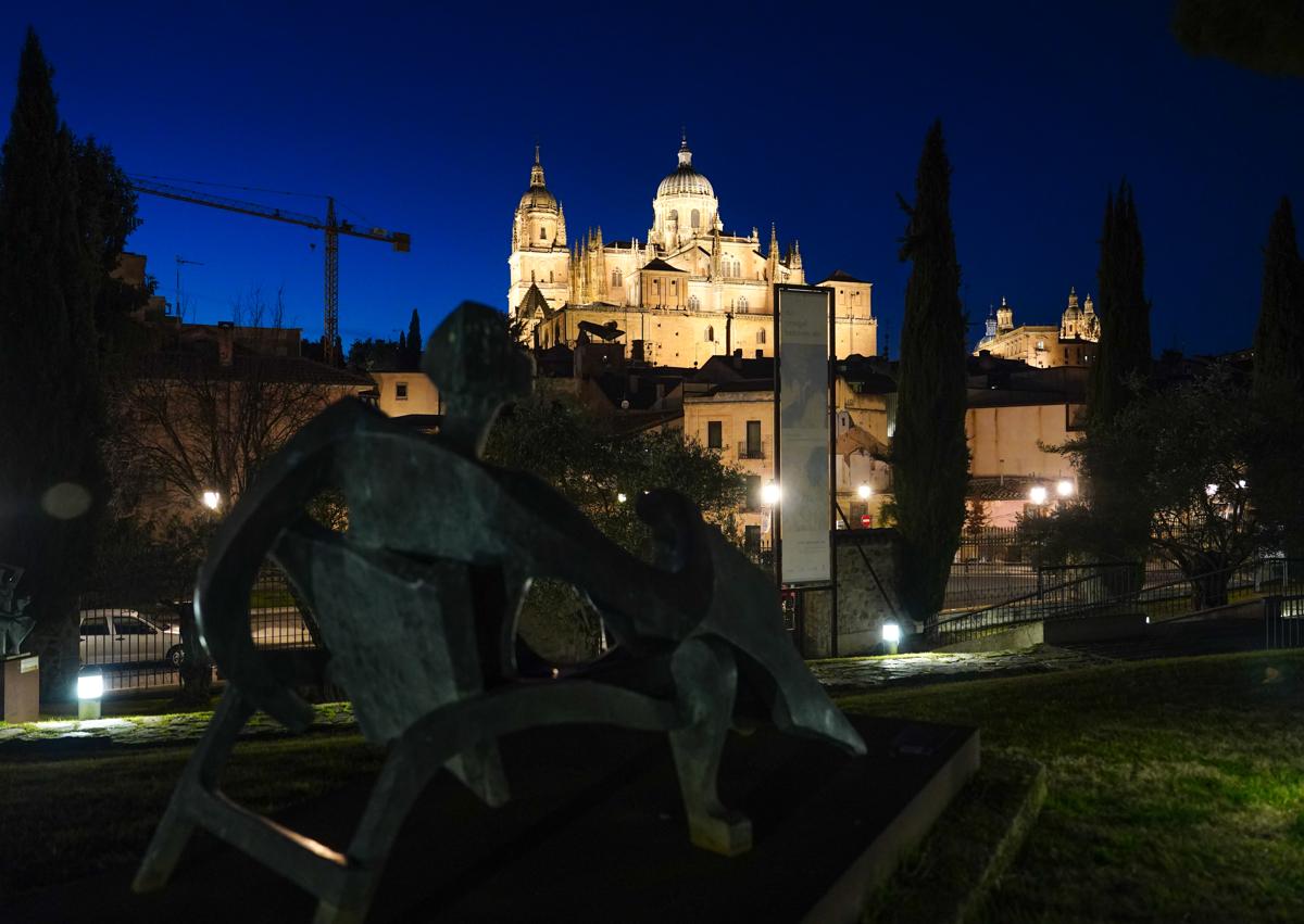 Imagen secundaria 1 - Esculturas de Venancio Blanco en los jardines de Santo Domingo.