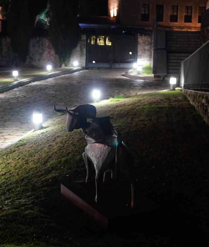 Imagen secundaria 2 - Esculturas de Venancio Blanco en los jardines de Santo Domingo.