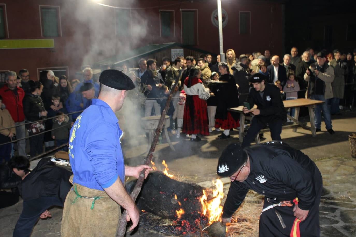 Guijuelo disfruta de su matanza nocturna