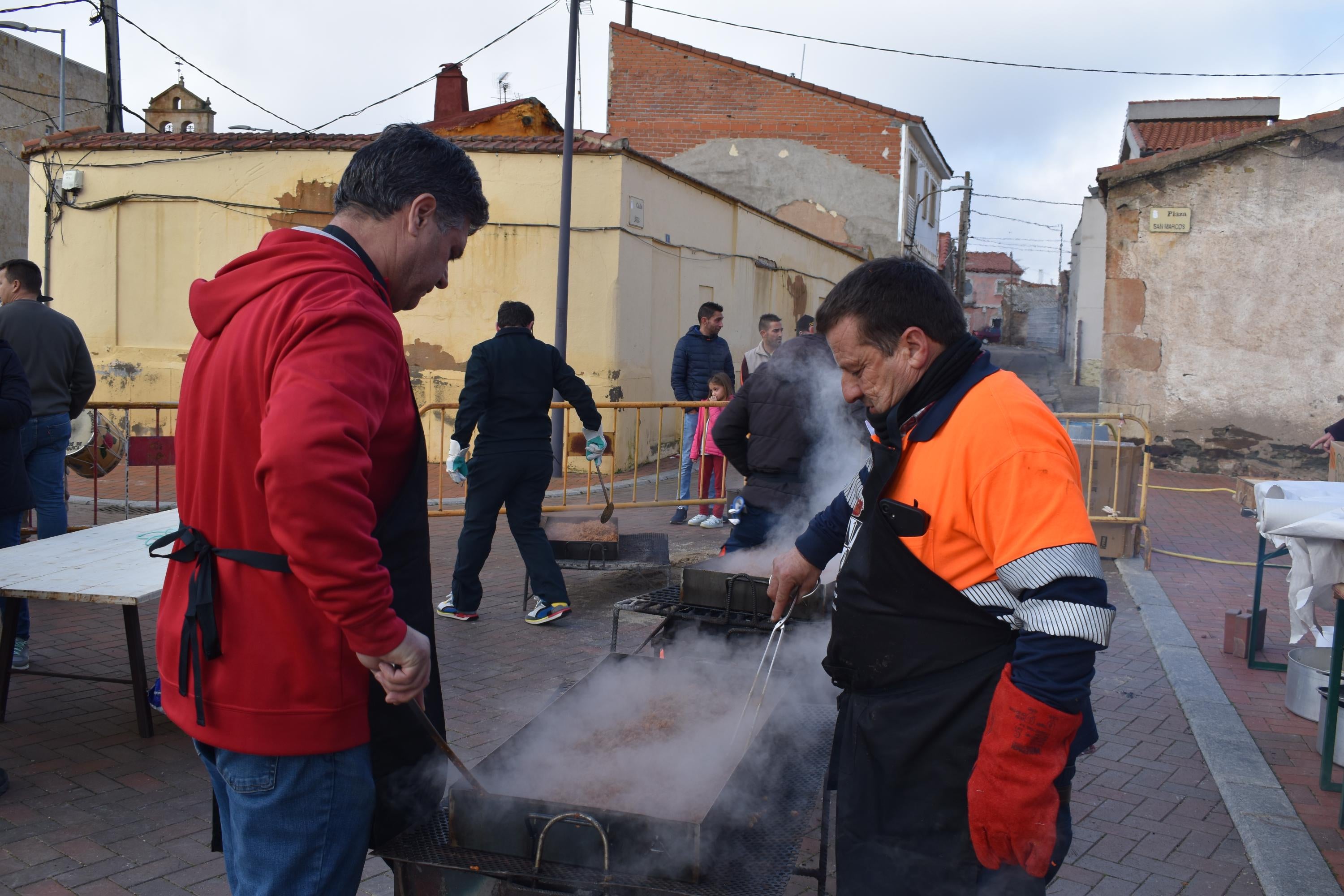 Convivencia, tradición y buen yantar en la matanza de Doñinos