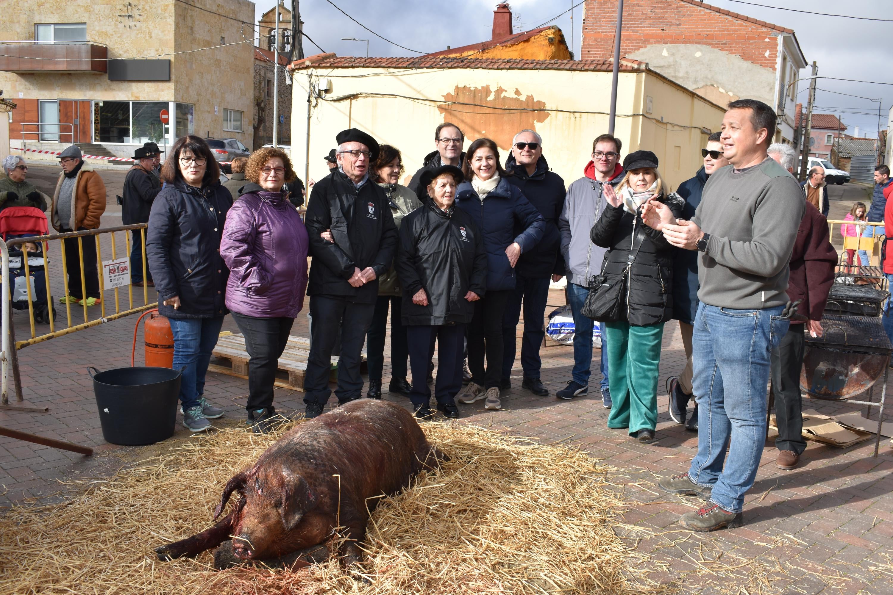 Convivencia, tradición y buen yantar en la matanza de Doñinos