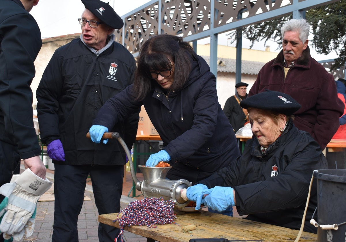 Convivencia, tradición y buen yantar en la matanza de Doñinos