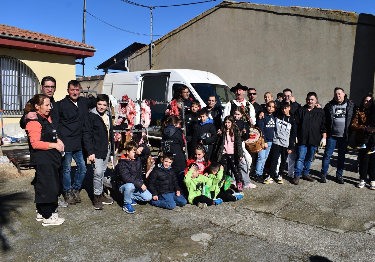 Sieteiglesias de Tormes celebra la matanza con un cerdo de 160 kilos