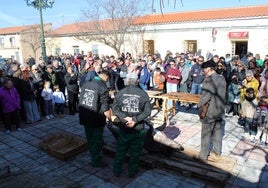 La Plaza Mayor de La Tala se llenó de público para presenciar y disfrutar la matanza