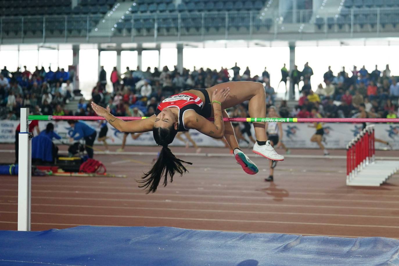 Las mejores imágenes de una gran tarde de atletismo culminada con el carrerón de Eva Santidrián