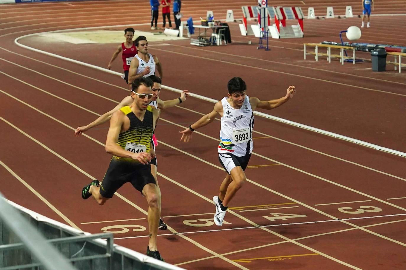 Las mejores imágenes de una gran tarde de atletismo culminada con el carrerón de Eva Santidrián