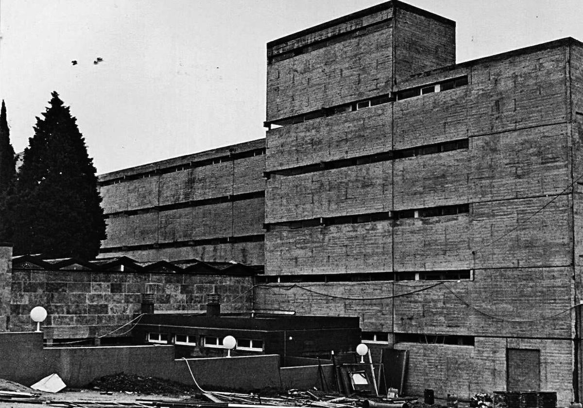 Obras de reforma del antiguo convento en enero de 1991 para transformarlo en una residencia de mayores.