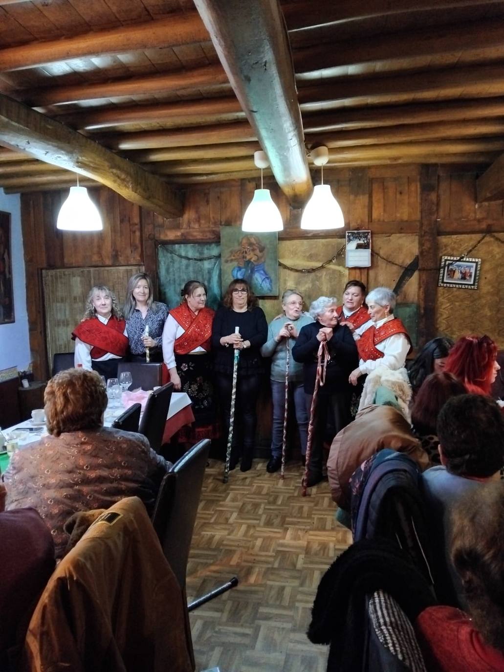 Las mujeres de Fuenterroble de Salvatierra celebran la festividad de Santa Águeda