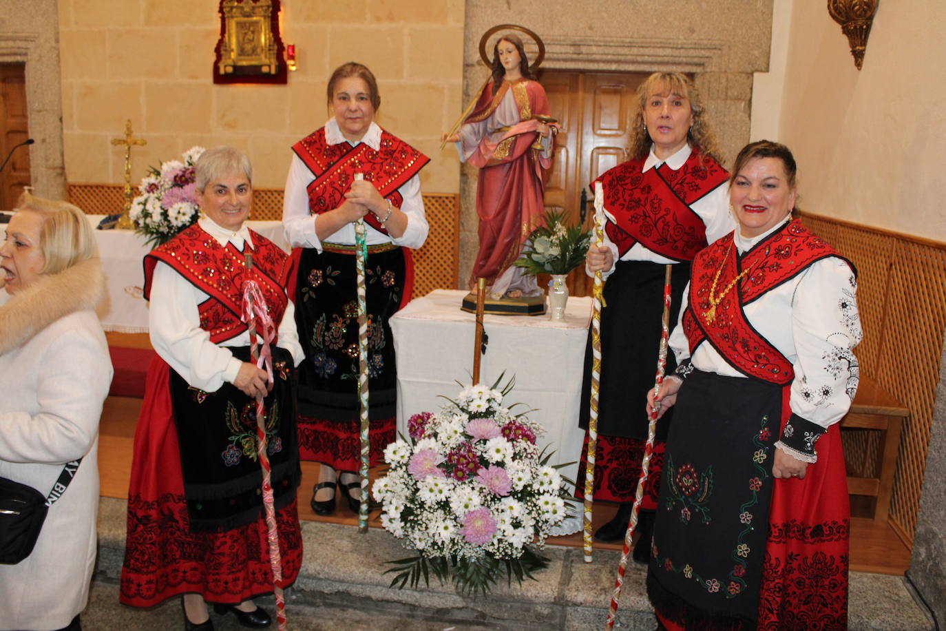 Las mujeres de Fuenterroble de Salvatierra celebran la festividad de Santa Águeda