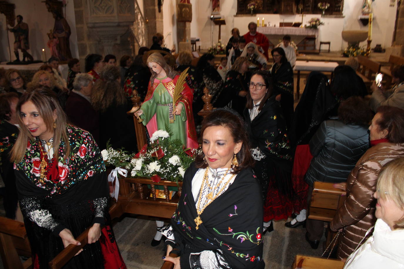 Las mujeres de Los Santos se vuelcan con las celebraciones en honor a Santa Águeda