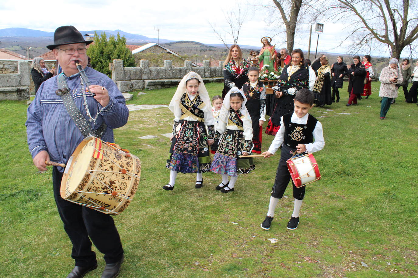 Las mujeres de Los Santos se vuelcan con las celebraciones en honor a Santa Águeda