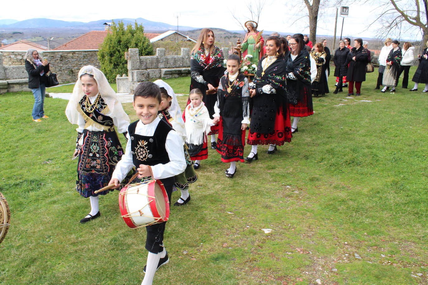 Las mujeres de Los Santos se vuelcan con las celebraciones en honor a Santa Águeda