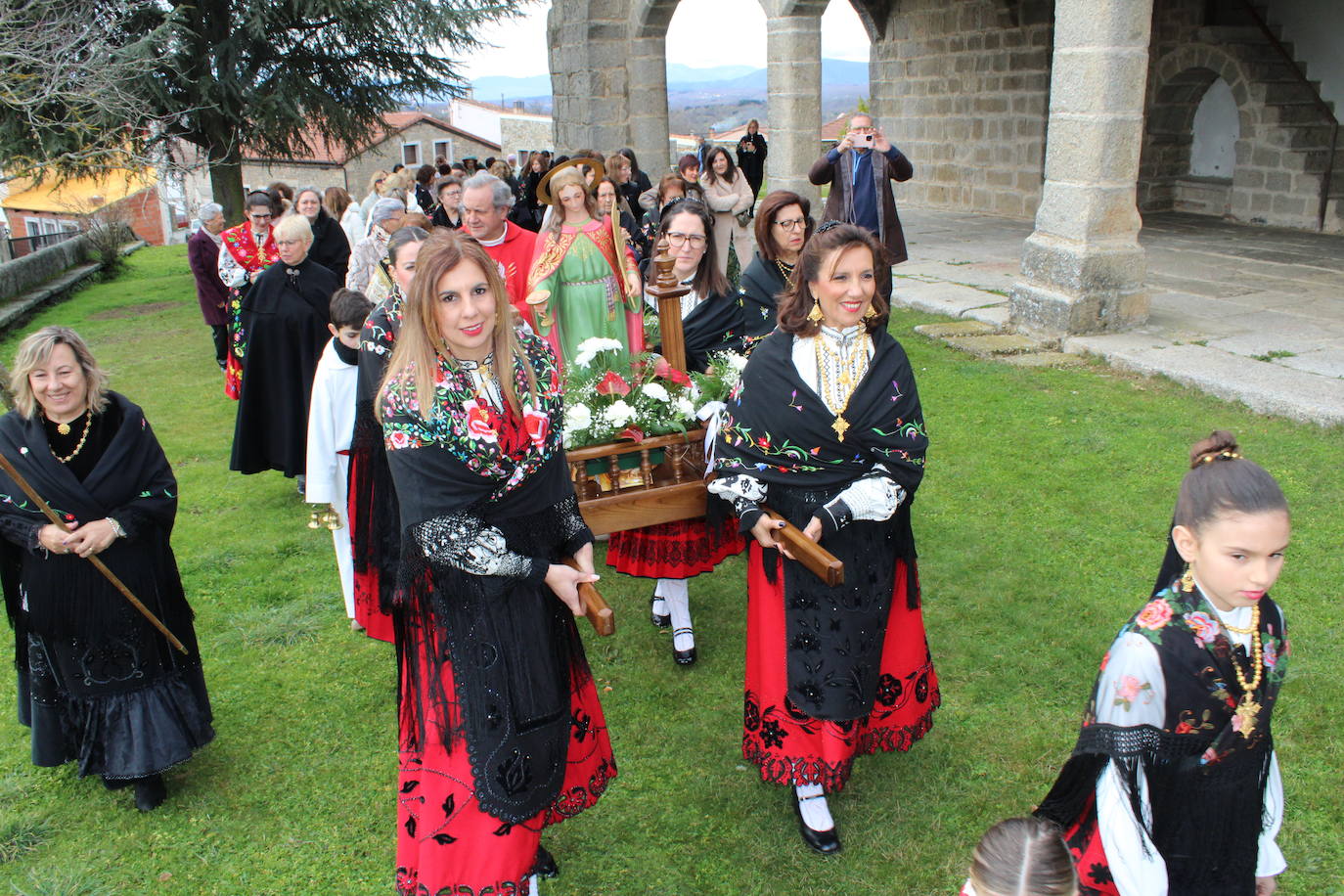 Las mujeres de Los Santos se vuelcan con las celebraciones en honor a Santa Águeda